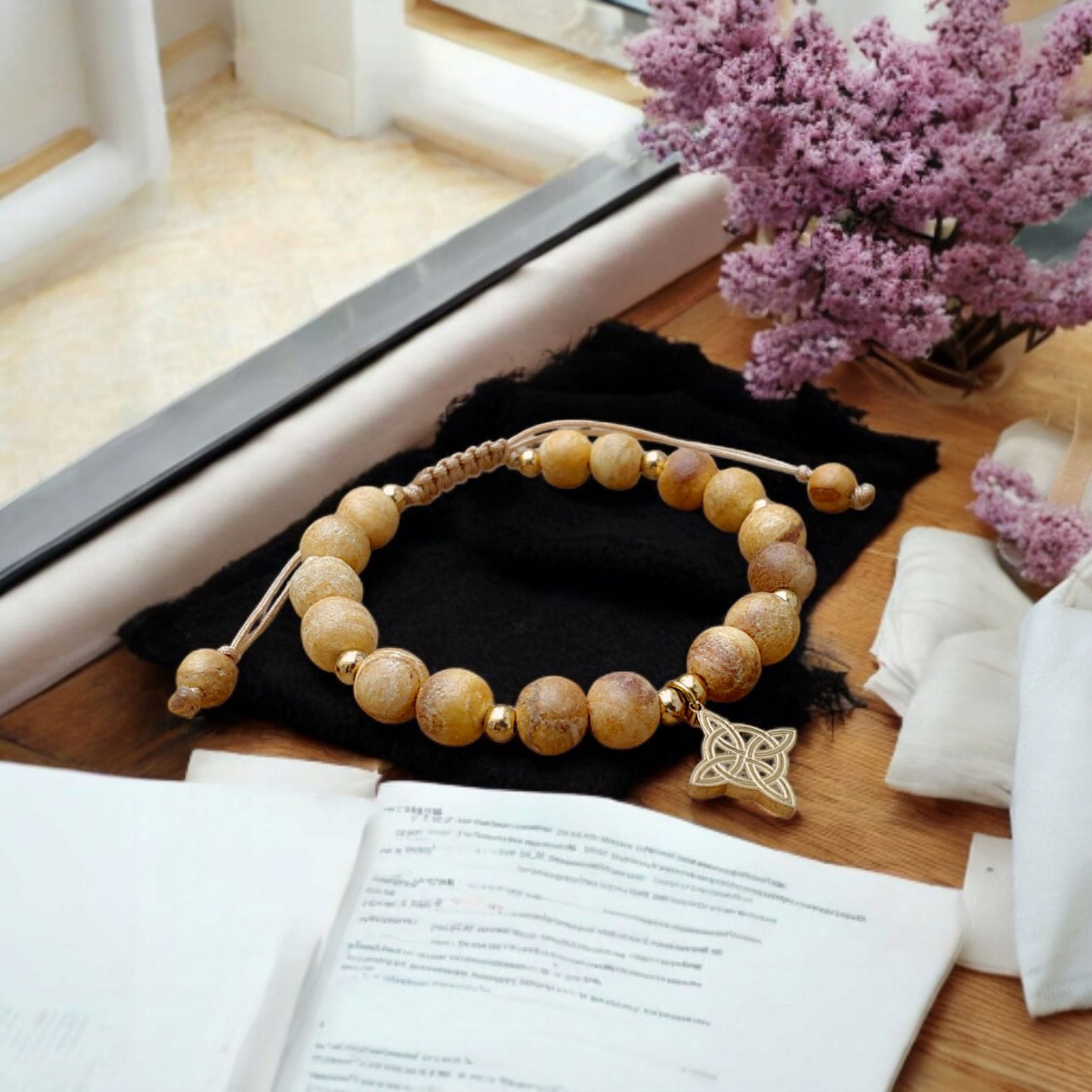 ✨ Pulsera de Palo Santo con Nudo de Bruja "Protege tu energía todos los días"